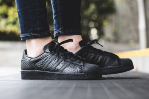 Giay Adidas Wmns Superstar 'Black Snake' S76147
