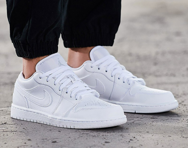 Giày Nike Wmns Air Jordan 1 Low 'Triple White' AO9944-111 - Ảnh 6