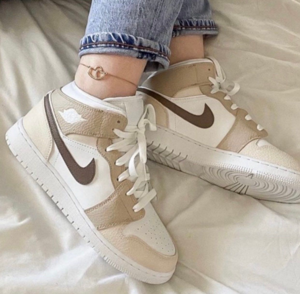 Giay Nike Air Jordan 1 Mid 'Tan Suede' DO6726-100