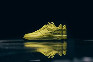 Alternative view of Giày Nike Air Force One Low Gore-Tex 'Dynamic Yellow' CK2630-701