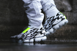 Alternative view of Giày Nike Air VaporMax Moc 2 'Acronym Light Bone' AQ0996-001
