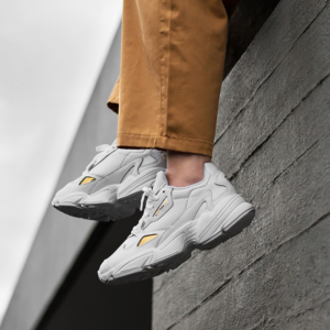 Alternative view of Giày Adidas Falcon White Gold EE8838