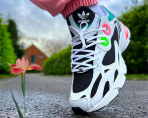 Giay Adidas Astir 'White Black Acid Red' GY1122