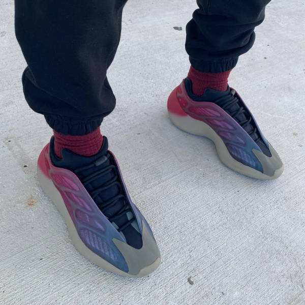 Giày Adidas Yeezy 700 V3 'Fade Carbon' GW1814 - Ảnh 11