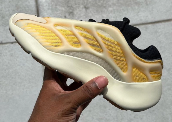 Giày Adidas Yeezy 700 V3 Mono Safflower HP5425 - Ảnh 3