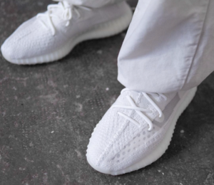 Giay Adidas Yeezy Boost 350 V2 Bone HQ6316