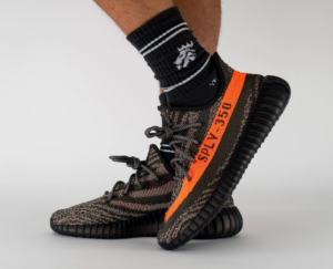 Giay Adidas Yeezy Boost 350 V2 'Carbon Beluga' HQ7045