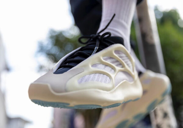 Giày Adidas Yeezy 700 V3 Azael FW4980 - Ảnh 3