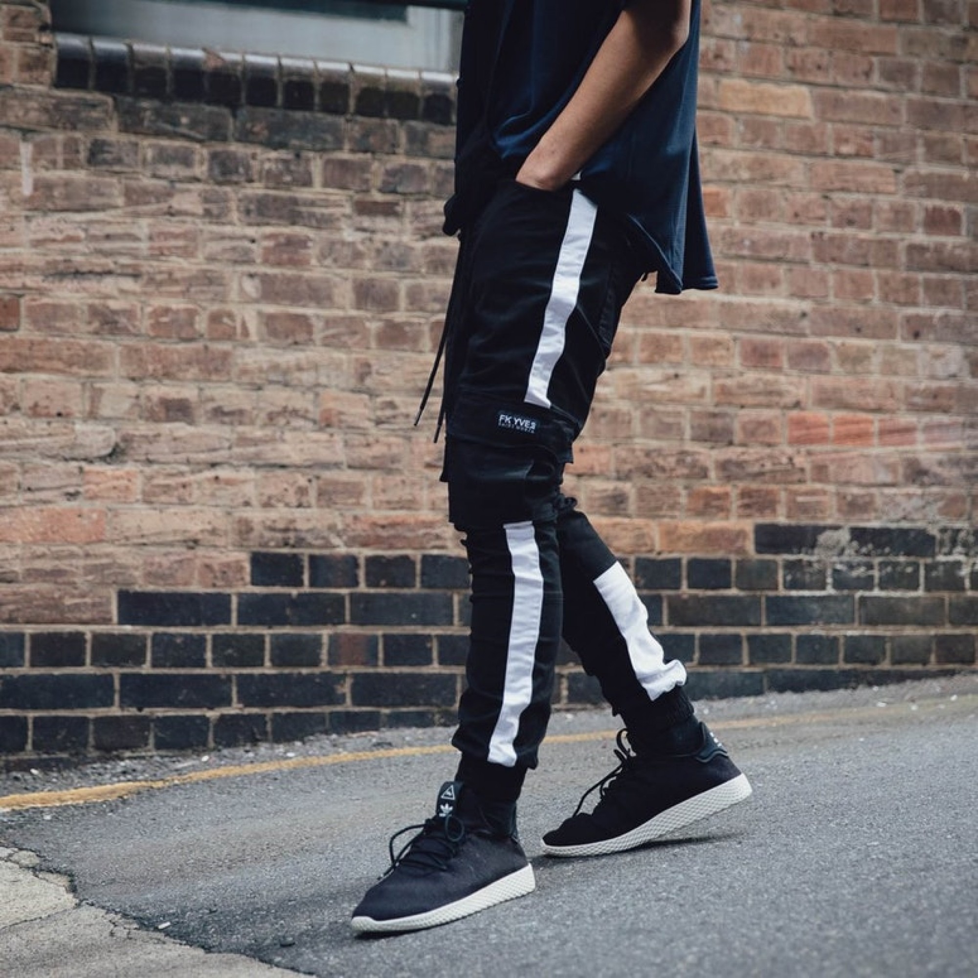 Giày Adidas Pharrell x Tennis HU 'Core Black' AQ1056 - Ảnh 3