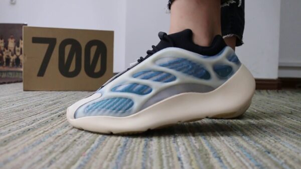 Giày Adidas Yeezy 700 V3 'Kyanite' GY0260 - Ảnh 7
