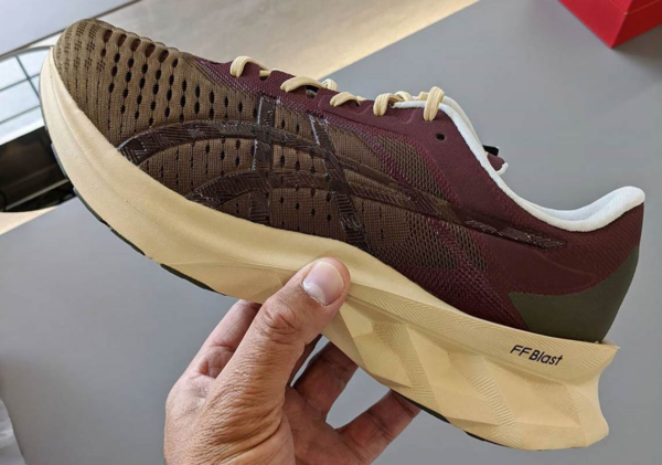 Giày Asics x Affix Works Novablast Brown Burgundy 1021A467-200 - Ảnh 9