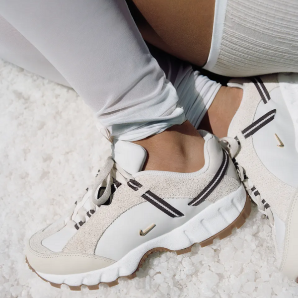 Giày Nike Air Humara Jacquemus 'Light Bone Gold' DR0420-001 - Ảnh 2