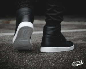 Alternative view of Giày Nike Air Jordan 1 Retro High OG 'Cyber Monday' 575441-006