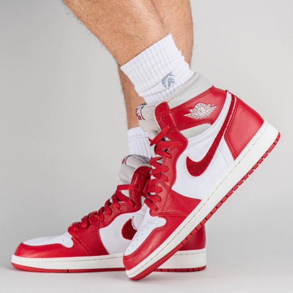 Giày Nike Air Jordan 1 Retro High OG 'Varsity Red' DJ4891-061 - Ảnh 4