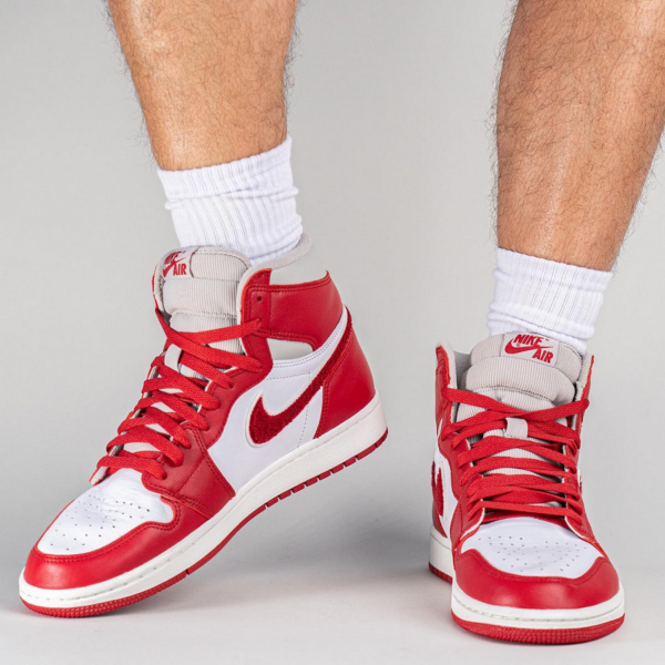 Giày Nike Air Jordan 1 Retro High OG 'Varsity Red' DJ4891-061 - Ảnh 3