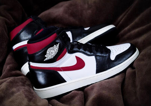 Giày Nike Air Jordan 1 Retro High 'Black Gym Red' 555088-061 - Ảnh 5