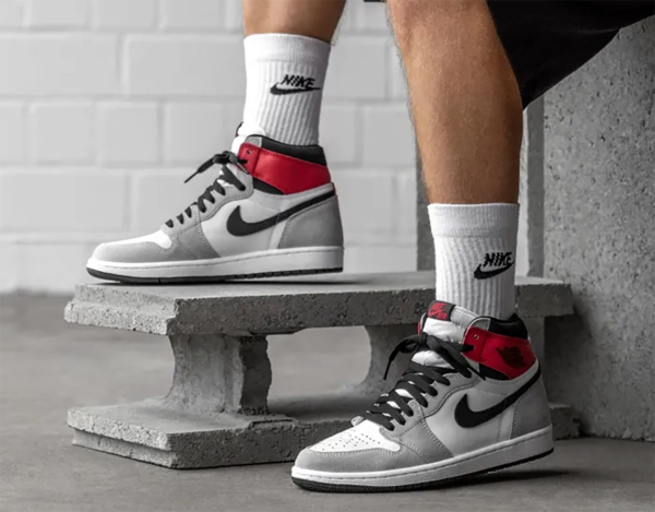 Giày Nike Air Jordan 1 Retro High OG 'Light Smoke Grey' 555088-126 - Ảnh 5