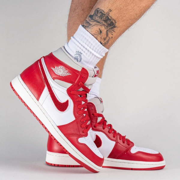 Giày Nike Air Jordan 1 Retro High OG 'Varsity Red' DJ4891-061 - Ảnh 2