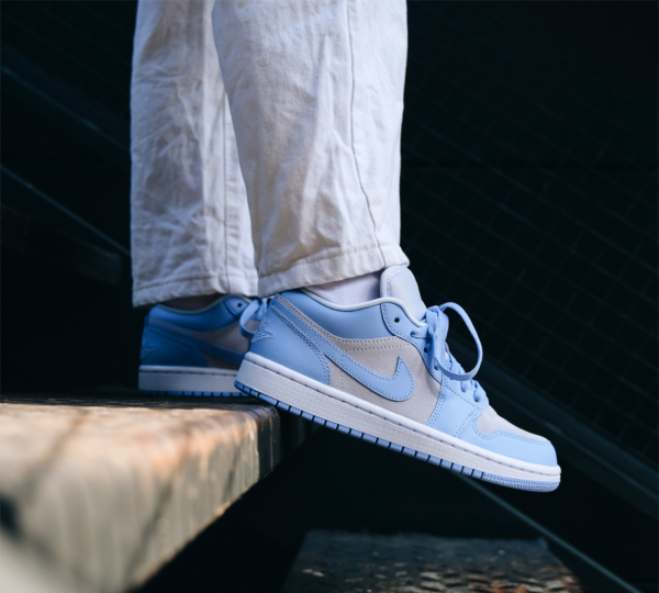 Giày Nike Wmns Air Jordan 1 Low 'University Blue' DC0774-050 - Ảnh 4