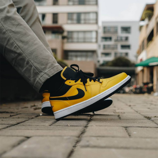 Giày Nike Air Jordan 1 Low GS 'University Gold Black' 553560-700 - Ảnh 4