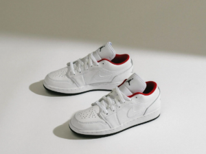 Giay Nike Air Jordan 1 Low 'White Gym Red Black' 553560-164