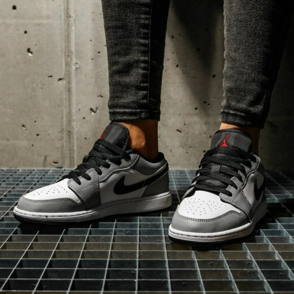 Giày Nike Air Jordan 1 Low GS 'Light Smoke Grey' 553560-030 - Ảnh 4