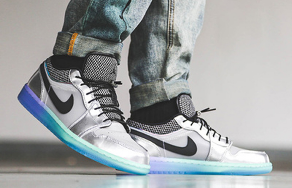 Giày Nike Wmns Air Jordan 1 Low SE 'Metallic Silver Gradient' DJ5199-109 - Ảnh 2