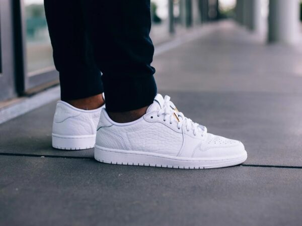 Giày Nike Air Jordan 1 Low 'Triple White' 553558-126 - Ảnh 4