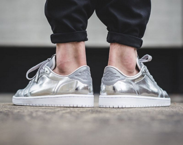 Giày Nike Air Jordan 1 Retro Low OG Pinnacle 'Metallic Silver' 852549-003 - Ảnh 3
