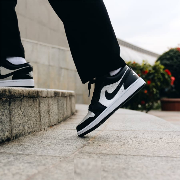 Giày Nike Air Jordan 1 Low SE Black Metallic Silver DA5551-001 - Ảnh 3