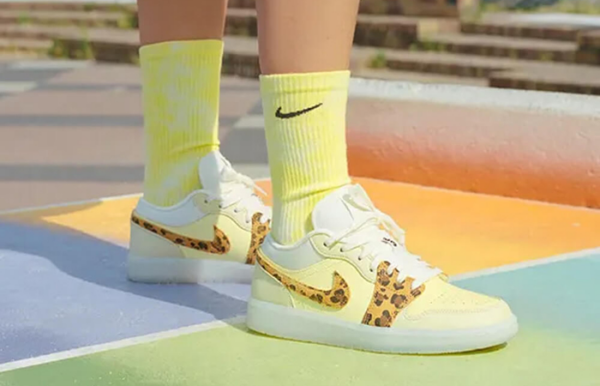 Giày Nike Wmns Air Jordan 1 Low 'SNKRS Day' DN6998-700 - Ảnh 2