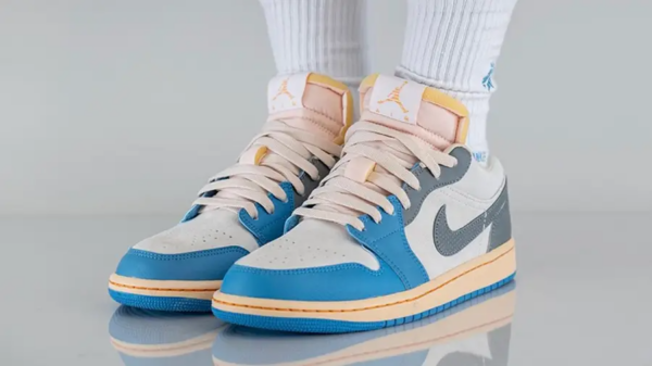 Giày Nike Air Jordan 1 Low 'Vintage UNC Grey' DZ5376-469 - Ảnh 4