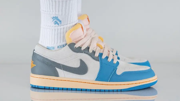 Giày Nike Air Jordan 1 Low 'Vintage UNC Grey' DZ5376-469 - Ảnh 3
