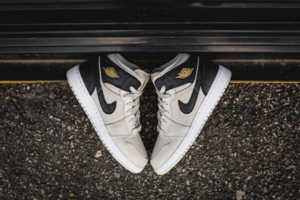 Giày Nike Air Jordan 1 Retro Mid GS 'Light Bone' 554725-023 - Ảnh 7