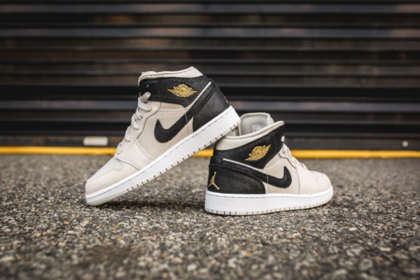 Giày Nike Air Jordan 1 Retro Mid GS 'Light Bone' 554725-023 - Ảnh 4