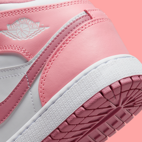 Giay Nike Air Jordan 1 Mid GS 'Valentine's Day 2023' DQ8423-616