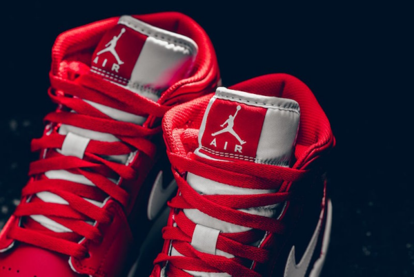 Giày Nike Air Jordan 1 Retro Mid 'Gym Red 2.0' 554724-600 - Ảnh 8