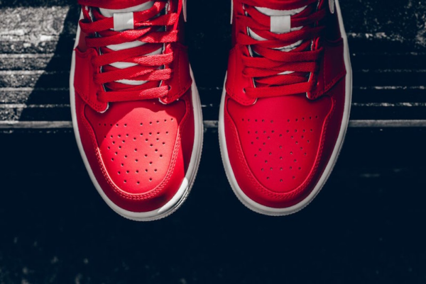 Giày Nike Air Jordan 1 Retro Mid 'Gym Red 2.0' 554724-600 - Ảnh 9