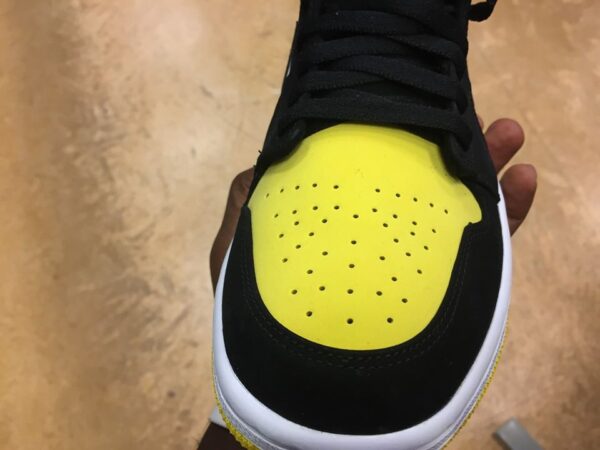 Giày Nike Air Jordan 1 Mid 'Yellow Toe' 852542-071 - Ảnh 5