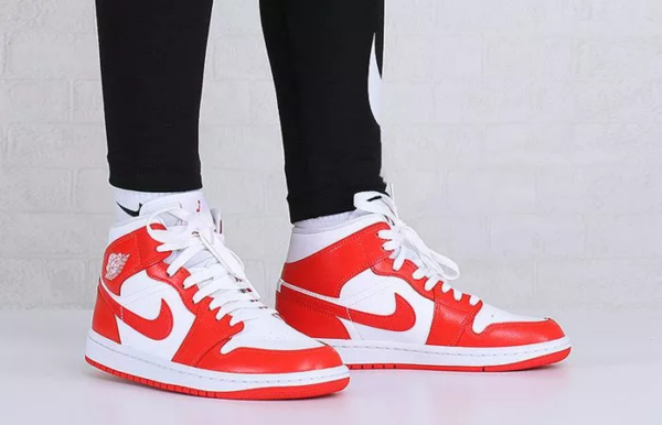 Giày Nike Air Jordan 1 Mid Wmns 'Habanero Red' BQ6472-116 - Ảnh 3