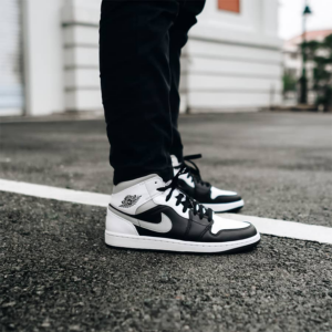 Alternative view of Giày Nike Air Jordan 1 Mid 'White Shadow' 554724-073