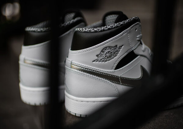 Giày Nike Air Jordan 1 Mid 'Wolf Grey Pure Platinum' 554724-032 - Ảnh 5