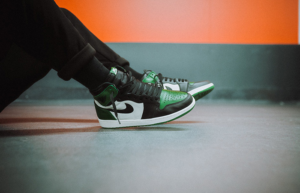 Alternative view of Giày Nike Air Jordan 1 Retro High OG 'Pine Green' 555088-302