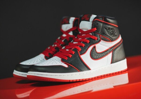 Giày Nike Air Jordan 1 Retro High 'Bloodline' 555088-062 - Ảnh 5