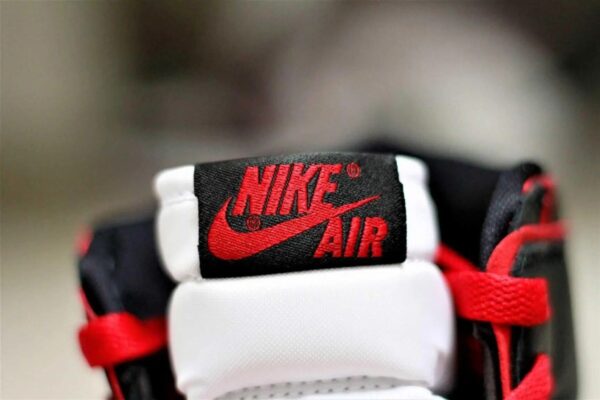Giày Nike Air Jordan 1 Retro High 'Bloodline' 555088-062 - Ảnh 6