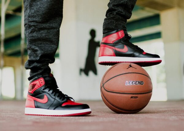 Giày Nike Air Jordan Retro 1 High OG 'Banned' 2016 575441-001 - Ảnh 2