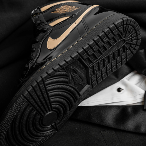 Giày Nike Air Jordan 1 Retro High OG 'Black Metallic Gold' 555088-032 - Ảnh 5
