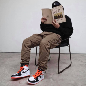 Alternative view of Giày Nike Air Jordan 1 Retro High OG GS 'Electro Orange' 575441-180
