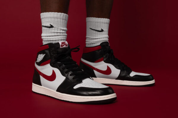 Giày Nike Air Jordan 1 Retro High 'Black Gym Red' 555088-061 - Ảnh 3