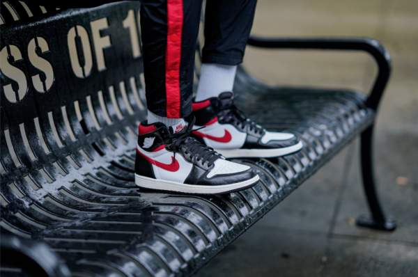 Giày Nike Air Jordan 1 Retro High 'Black Gym Red' 555088-061 - Ảnh 2